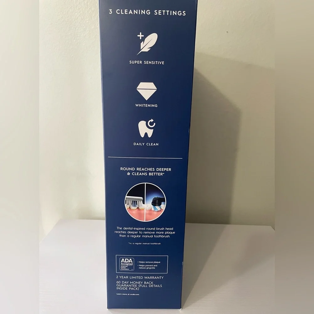 Oral‑B iO Complete Clean Rechargeable Toothbrush Set — Black & White - Picture 5 of 6